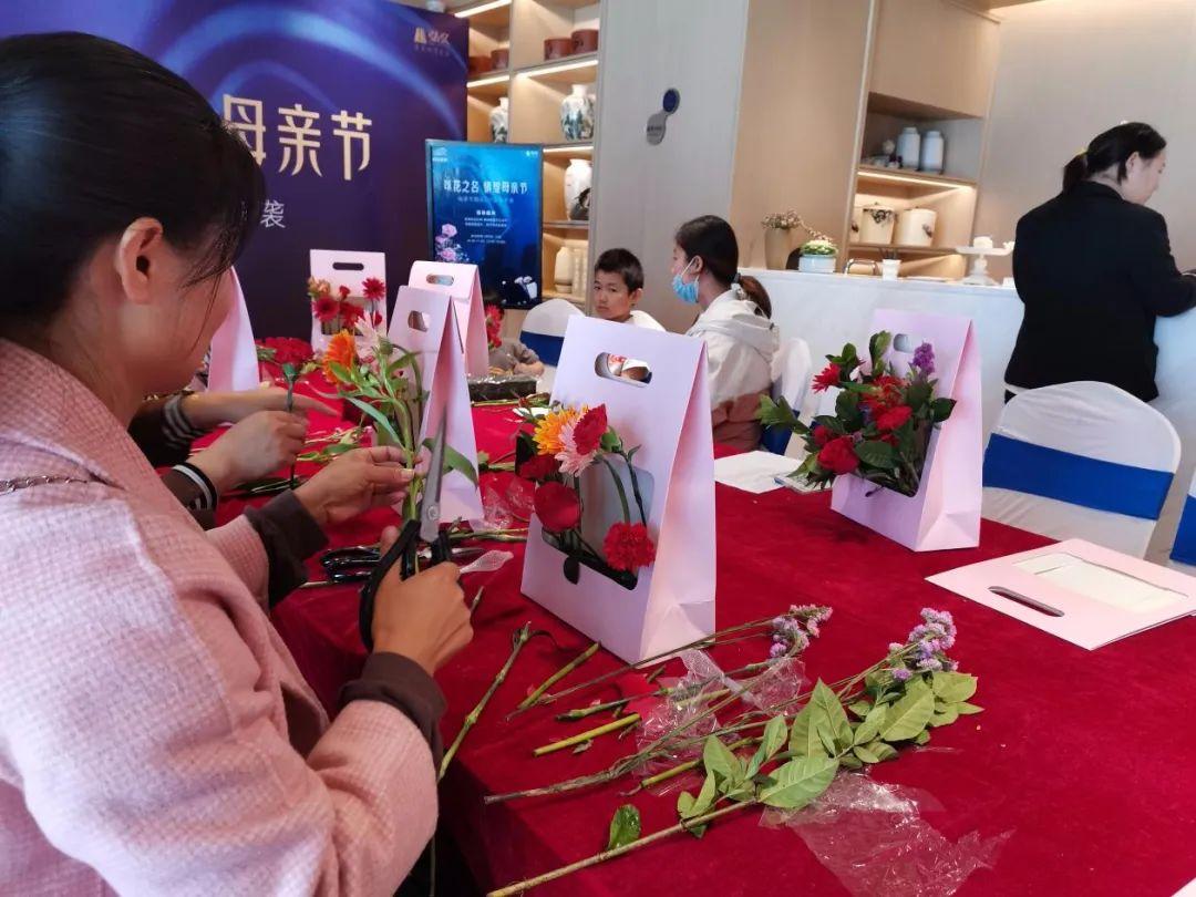 康乃馨丝巾技法，绽放的艺术之美