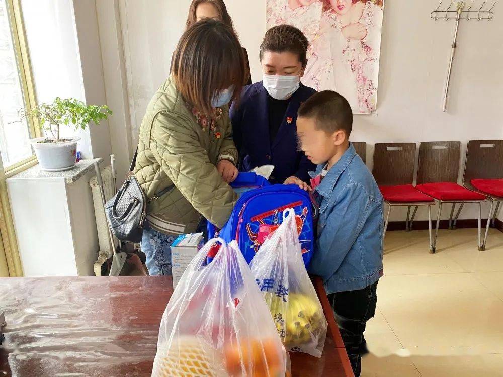 送婆婆一条真丝丝巾——传递温情与关怀