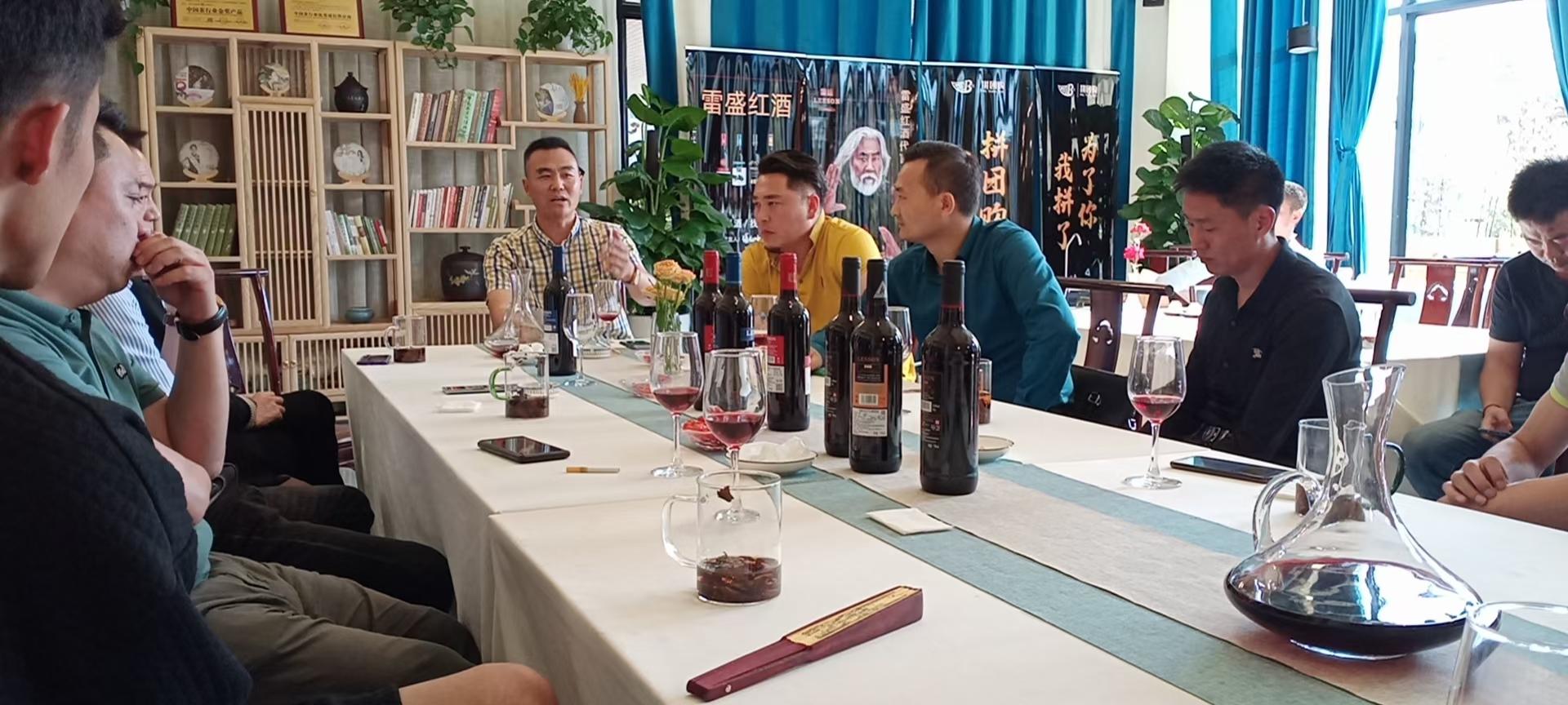 为葡萄设计一句广告，品味葡萄，尽享人生美好时光