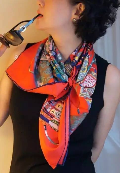 女人送女人丝巾，一份深情厚意的传递