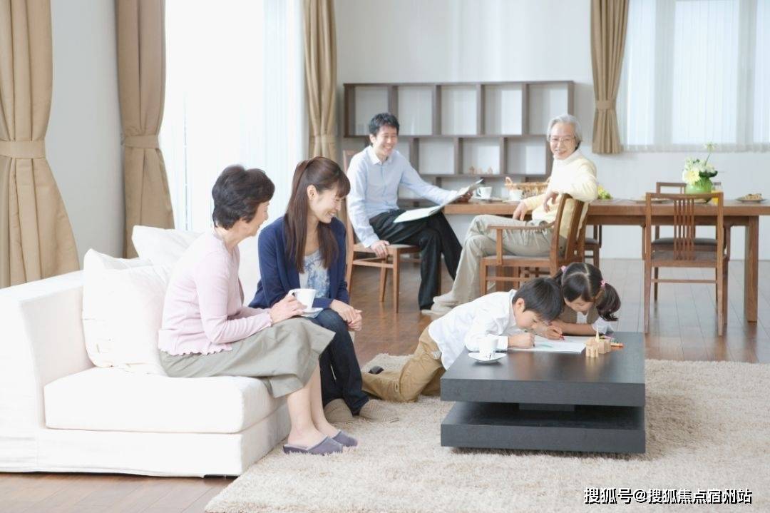 铺木地板时是否需要收取胶水费用？解析相关成本与费用