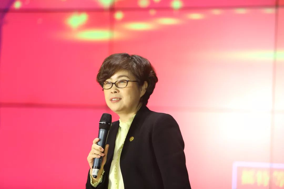 尹立娟，文思海辉中的新闻焦点