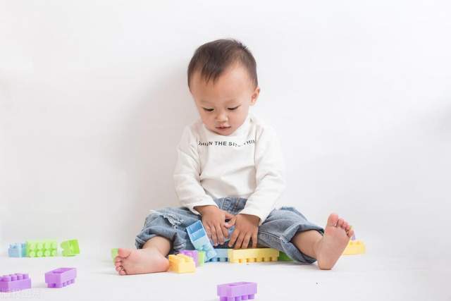 三岁左右小孩的情绪问题，理解、引导与管理