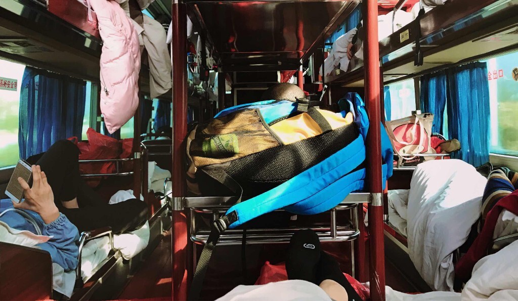 大型卧铺客车，长途旅行的舒适之选