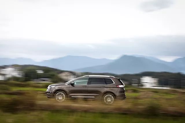 福特中大型SUV，力量与智慧的完美结合