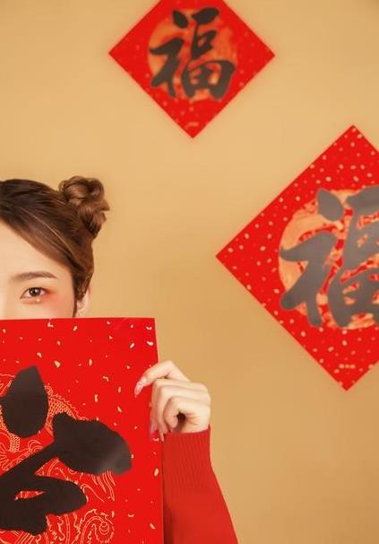 女性与元宝，传统观念与现代价值的交融