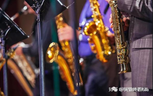 探索低音萨克斯的魅力，演奏视频赏析