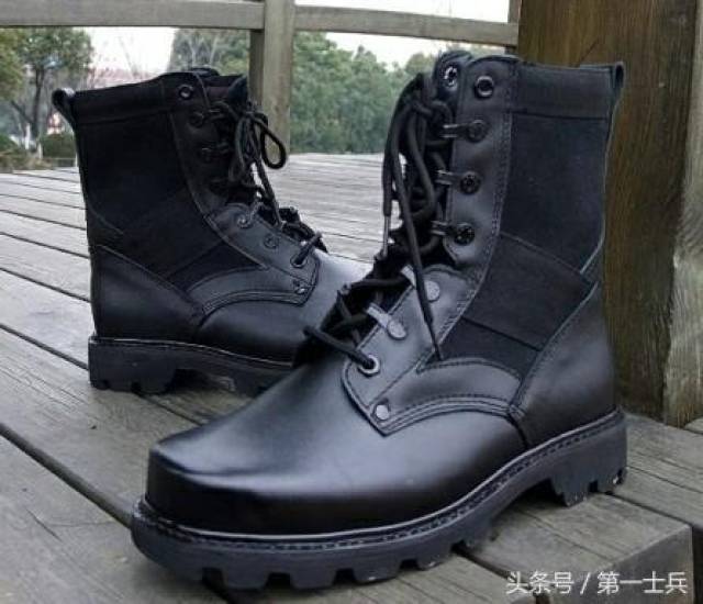 陆军迷彩军靴，传统与现代的完美结合