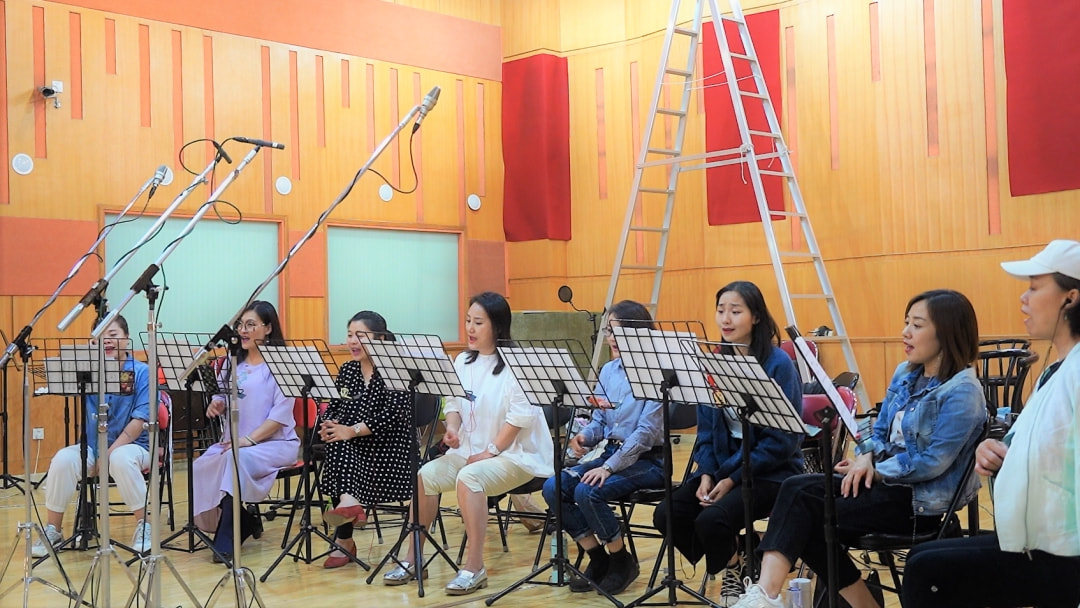 背景女声合音，音乐中的细腻情感与独特韵味