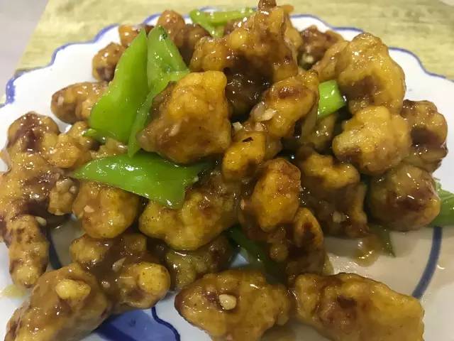 老式溜肉段的做法视频，传统美食的烹饪艺术