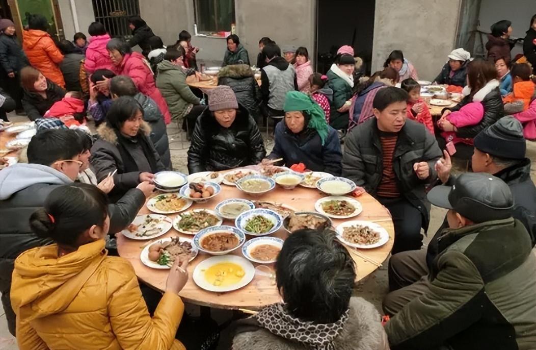 白酒兑饮料，一种独特的文化交融与创新尝试