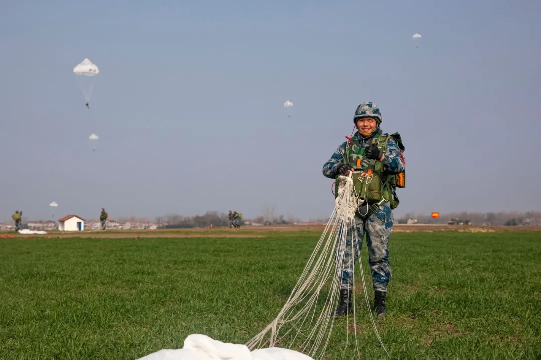 空降炮兵团待遇，荣誉与责任的并重
