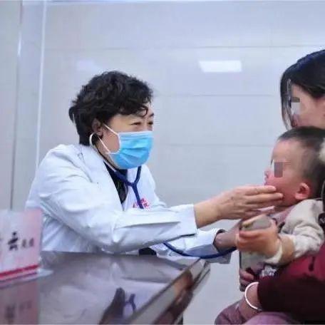 儿科专家黄，医术精湛，关爱儿童健康的楷模