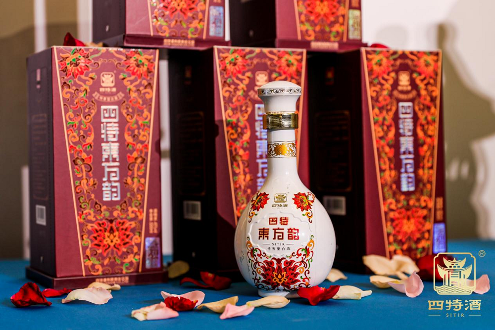 黄金水杯，奢华与健康的完美结合
