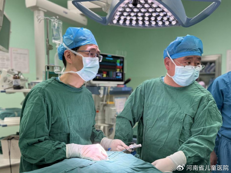 省立儿童医院普外科专家，守护儿童健康的坚实后盾
