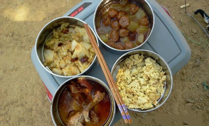 剧组伙食，美食背后的故事与力量