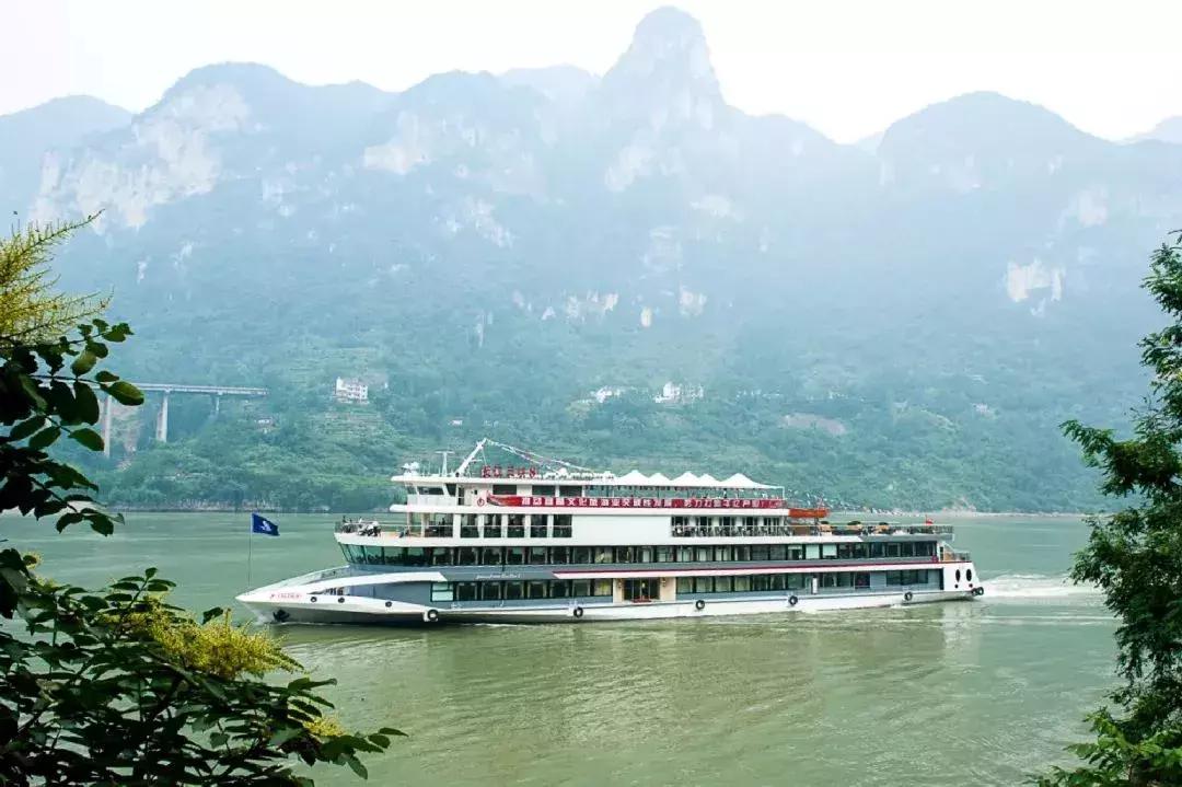 你是长江上的船