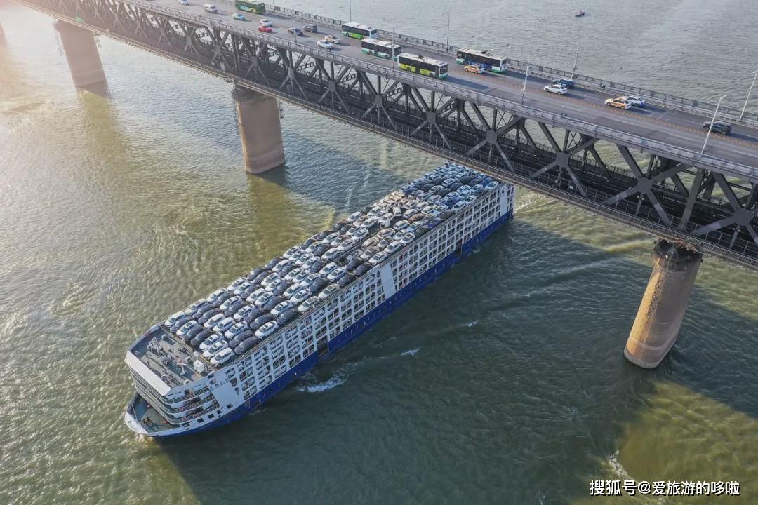 长江连船，连接两岸的纽带与桥梁