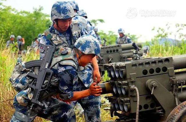伞兵军品服装，历史、特点与现代应用