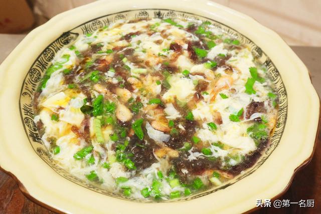 紫菜白丸蛋花汤，一道美味养生的传统汤品