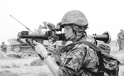 伞兵运空投，现代战争中的精准投放与高效运输