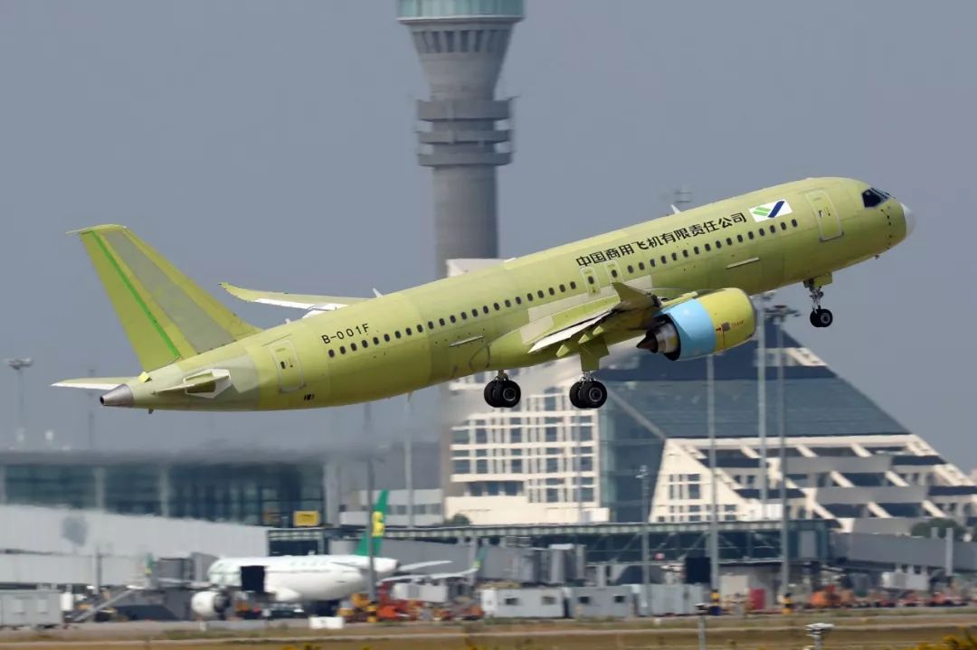 各个机场的语音，探索航空旅行的语言多样性