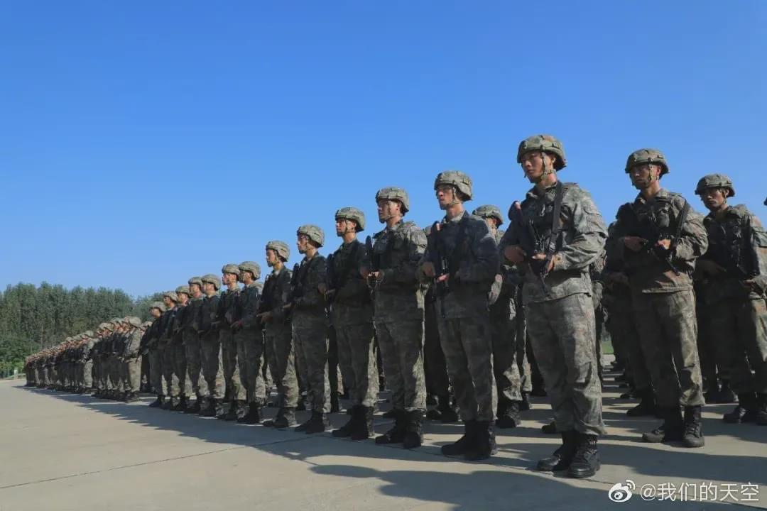 空军跳伞兵迷彩服，荣耀与使命的象征