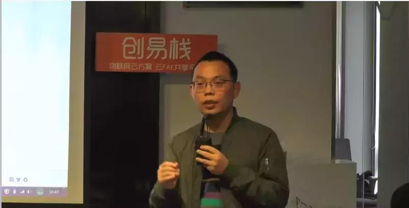 四轴飞行器与遥控器，探索现代科技的完美融合