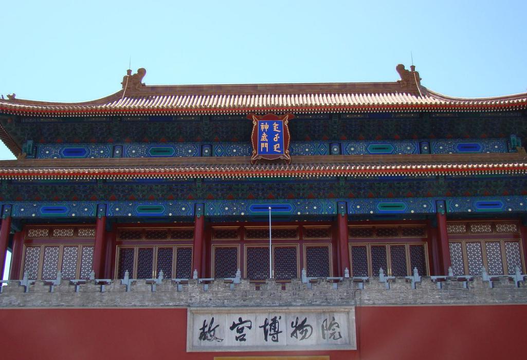 两翼自动门，现代建筑的智能化出入体验