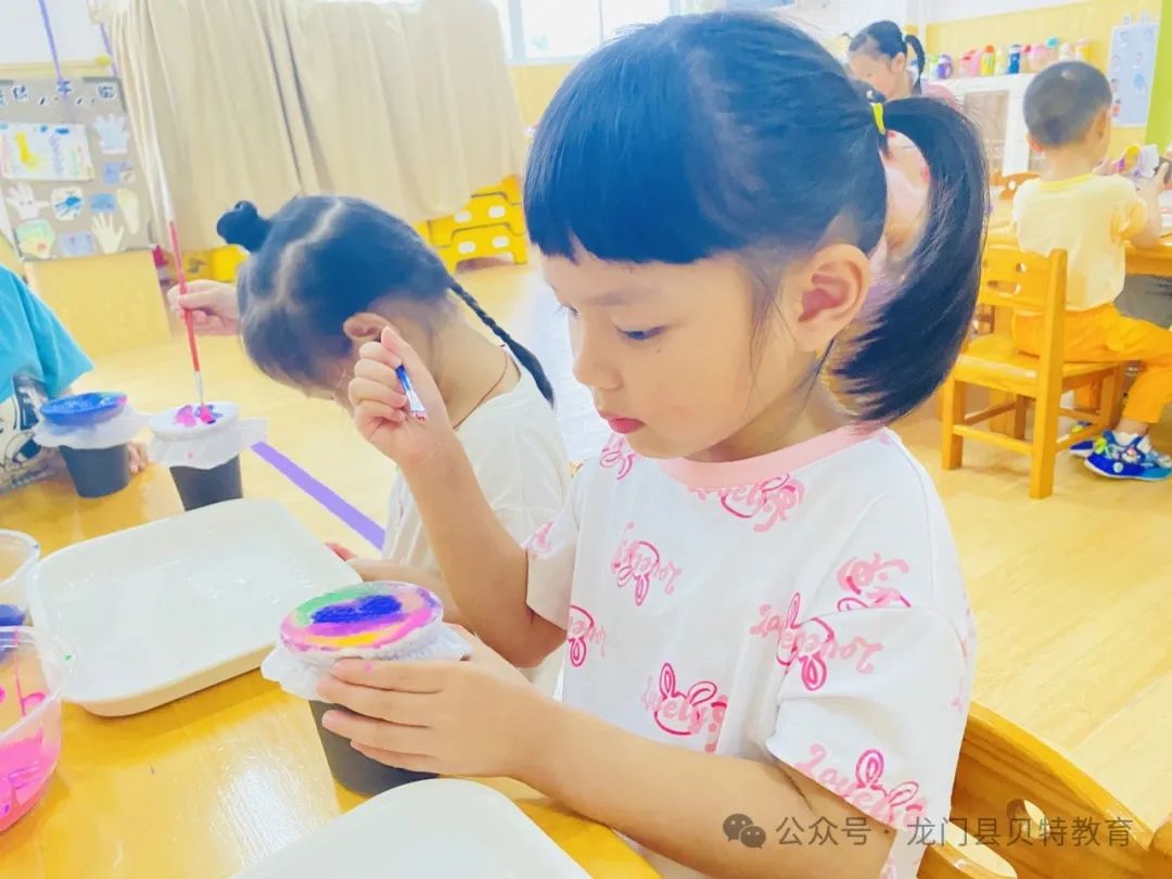 小班美术活动，探索色彩与创意的乐园