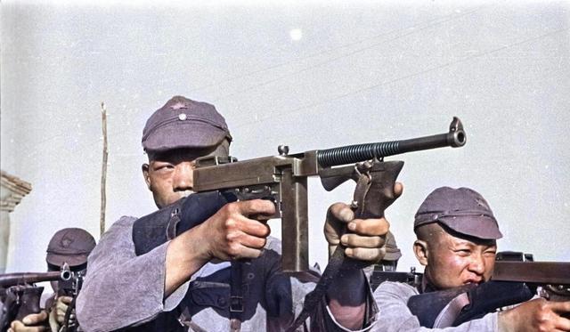 司登MK4伞兵冲锋枪，二战中的英勇战士与传奇武器