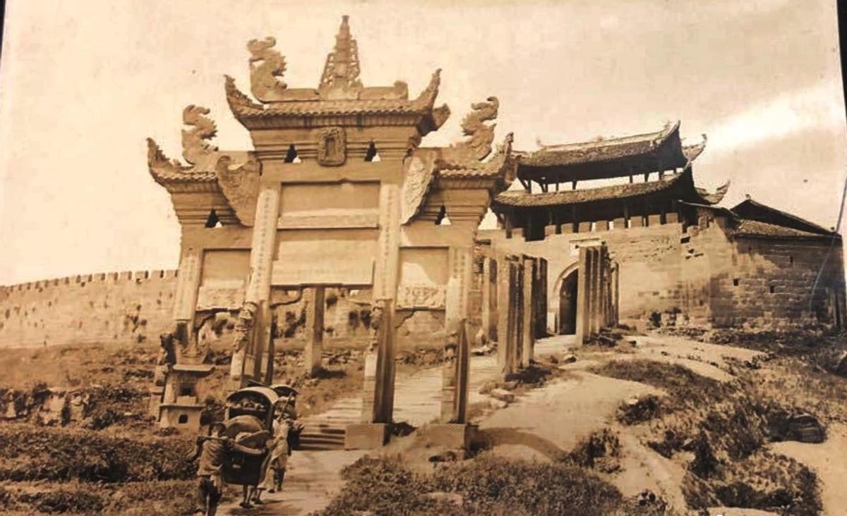 小班美术印画，小脚的奇妙之旅